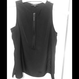 🌻 Sleeveless Zippered Blouse